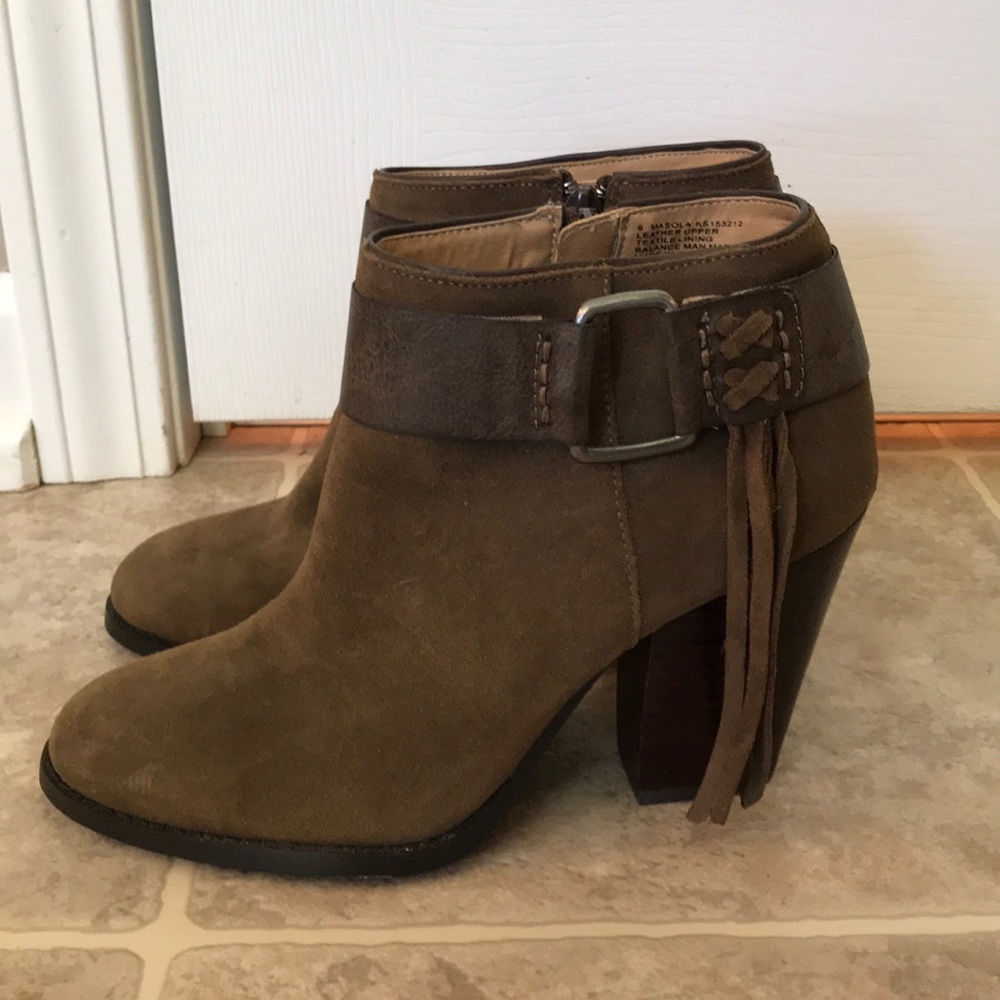 NWOT Kensie Brown Suede Booties